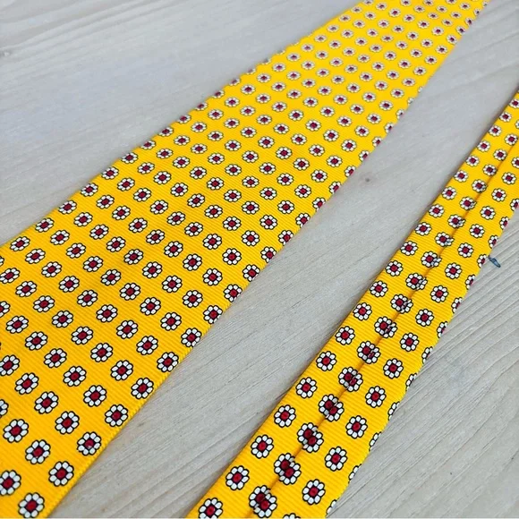 Hunt Club Men’s Yellow Floral Silk TieMade in Italy